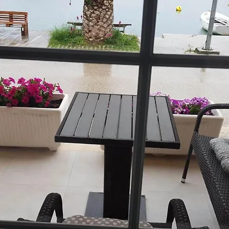 Apartment An Der Kueste Fuer 2 Personen By Interhome