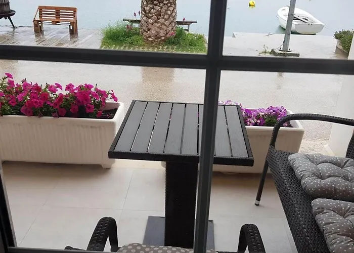 Apartment An Der Kueste Fuer 2 Personen By Interhome