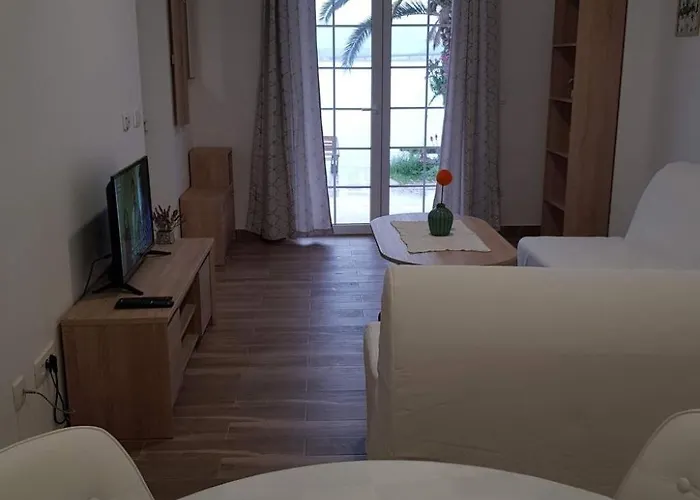 Apartment An Der Kueste Fuer 2 Personen By Interhome